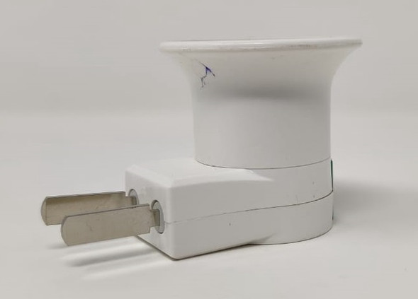 ADAPTOR 2 PIN WHITE & GREEN PLUG TO SOCKET SCREW WITH SWITCH ADAPTOR 2 PIN WHITE & GREEN PLUG TO SOCKET SCREW WITH SWITCH