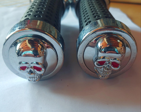 BICYCLE HANDLE GRIP RUBBER POSH SKULL MG-T27R-KH