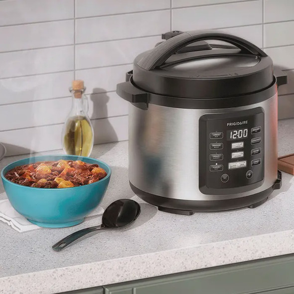 PRESSURE COOKER FRIGIDAIRE FPC15 ELECTRIC 5L