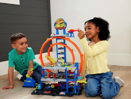 Toy Hot Wheels Mega Loop Garage​​ Track Set