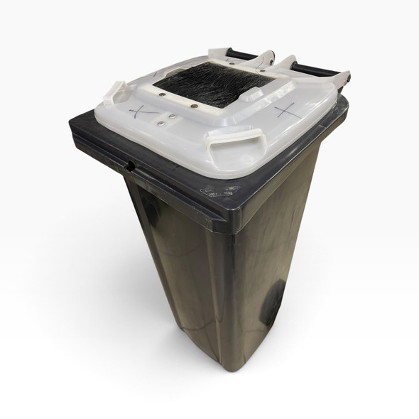 BIN PLASTIC LARGE WITH WHEELS AND COVER EN840-1 140L 70kg BLACK WITH WHITE COVER AND BRUSH OPENING