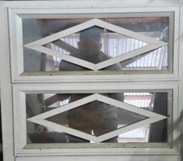 WINDOW AWNING DIAMOND DESIGN WHITE FRAME REFLECTIVE GLASS 24" X 24" 2 VENT