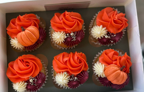 Halloween Cupcakes and Flowers 