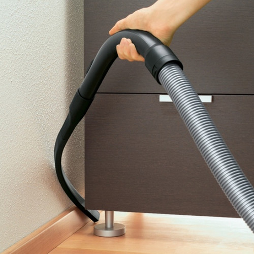 Excellent for reaching around furniture and appliances, this extended flexible crevice nozzle bends easily and cleans efficiently. Suitable for all Miele vacuum cleaners.