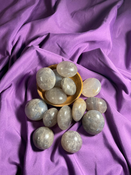 Quartz Blue Rose Palm Stone