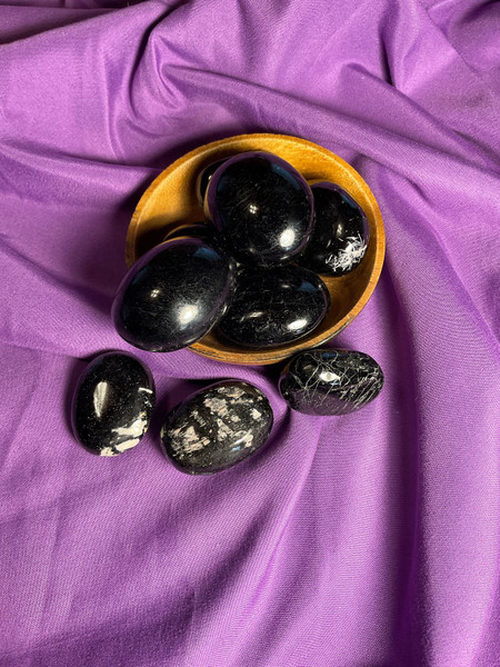 Tourmaline Blk Palm Stone