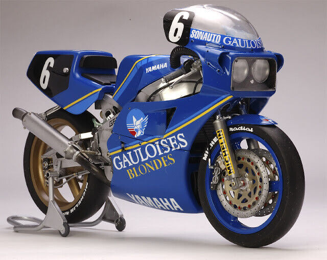 Fujimi 1/12 YAMAHA FZR750 Motorcycle Bike Plastic Model Kit