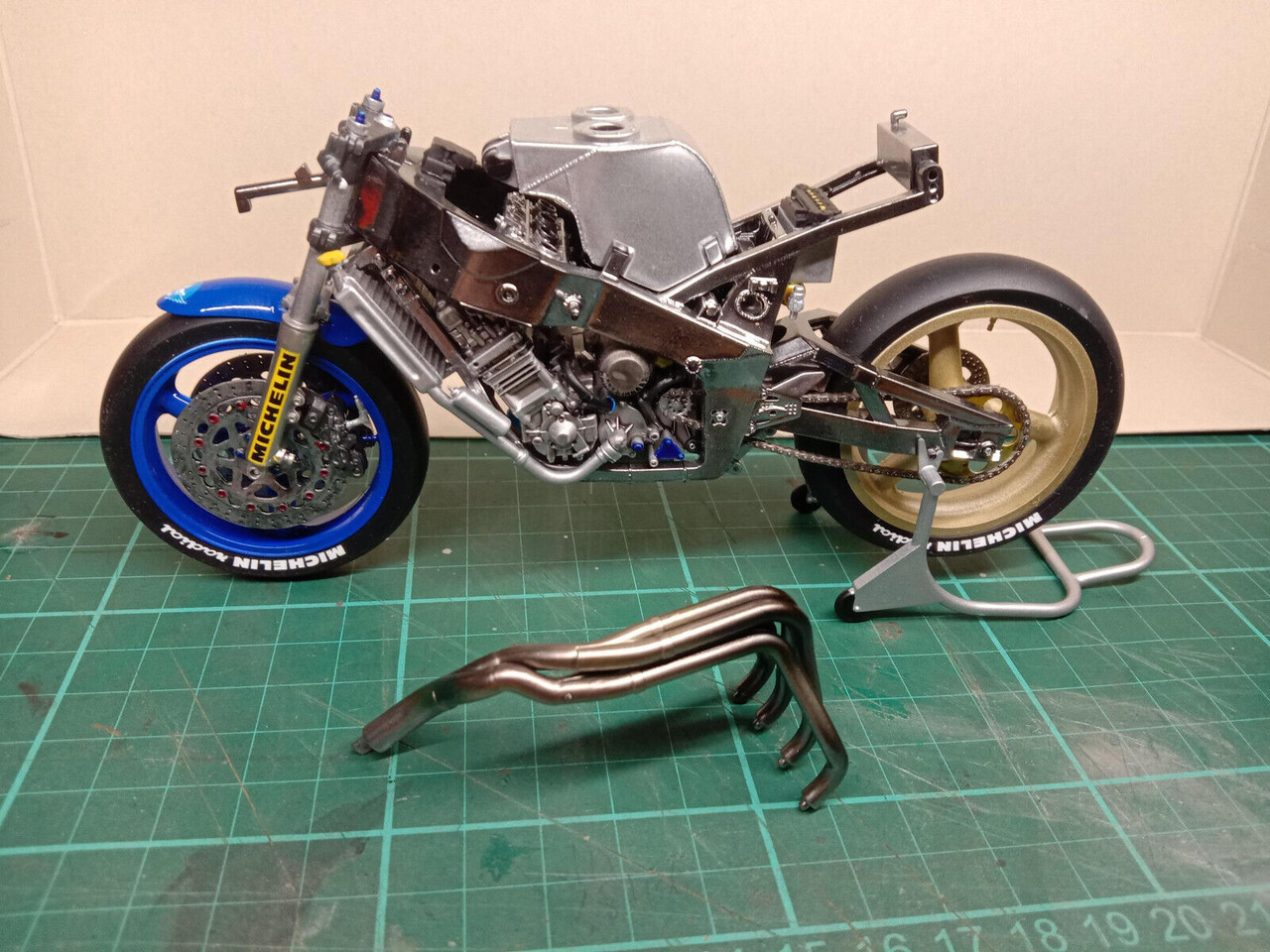 Fujimi 1/12 YAMAHA FZR750 Motorcycle Bike Plastic Model Kit