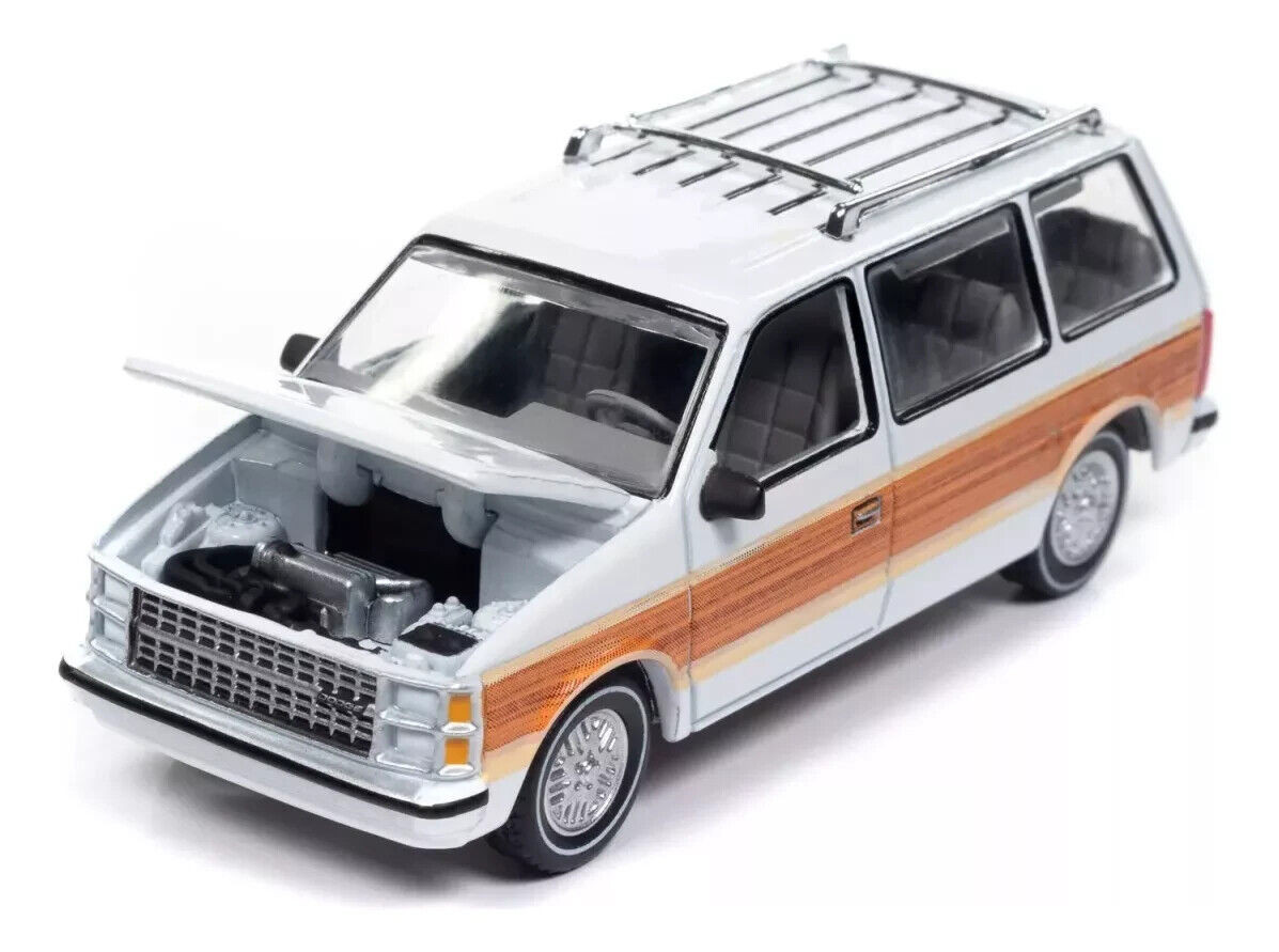 AW Auto World 1/64 DODGE CARAVAN Wood Grain MINIVAN