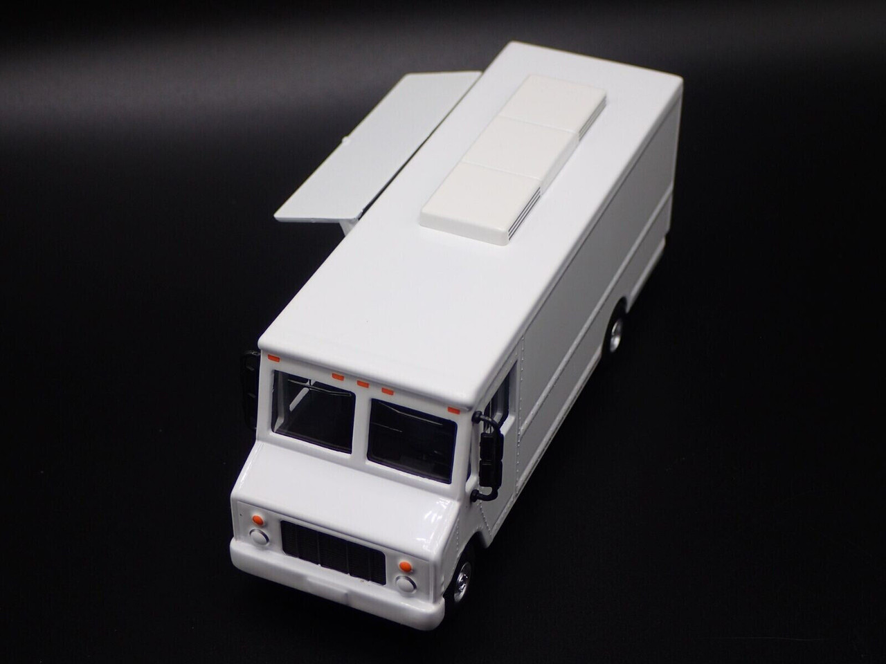 American Diorama 1/64 FOOD TRUCK Die Cast Vehicle -WHITE-