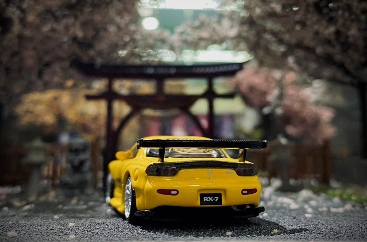 1/64 Die Cast MAZDA RX-7 FD3S RE-AMEMIYA Wide Body Model Car -YELLOW-