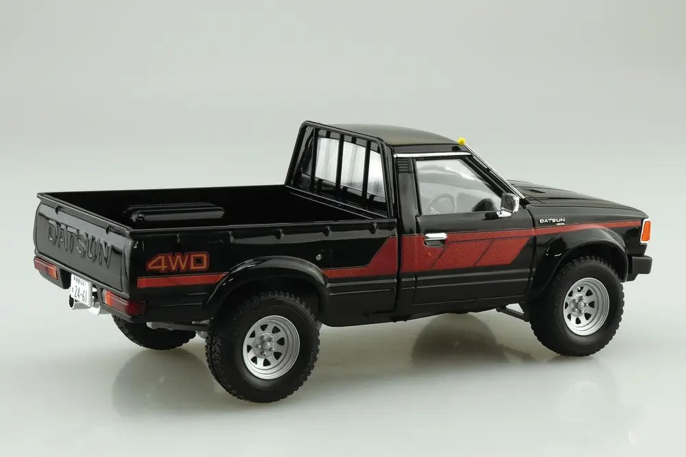 Aoshima 1/24 DATSUN 720 PICK UP TRUCK Custom Plastic Model Kit