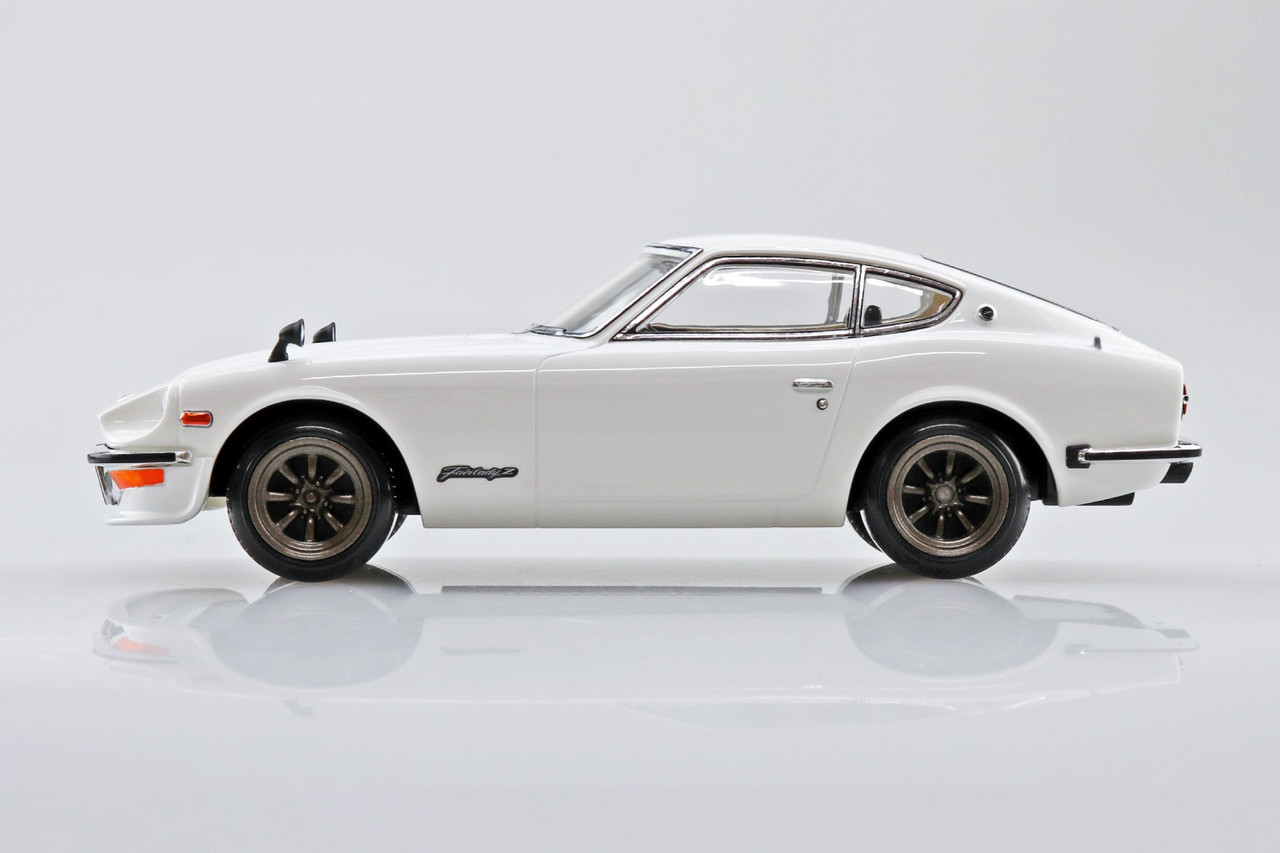 tatsu様 ホワイトS Aoshima 1/32 NISSAN Z FAIRLADY S30 Custom Snap Model Kit *WHITE*