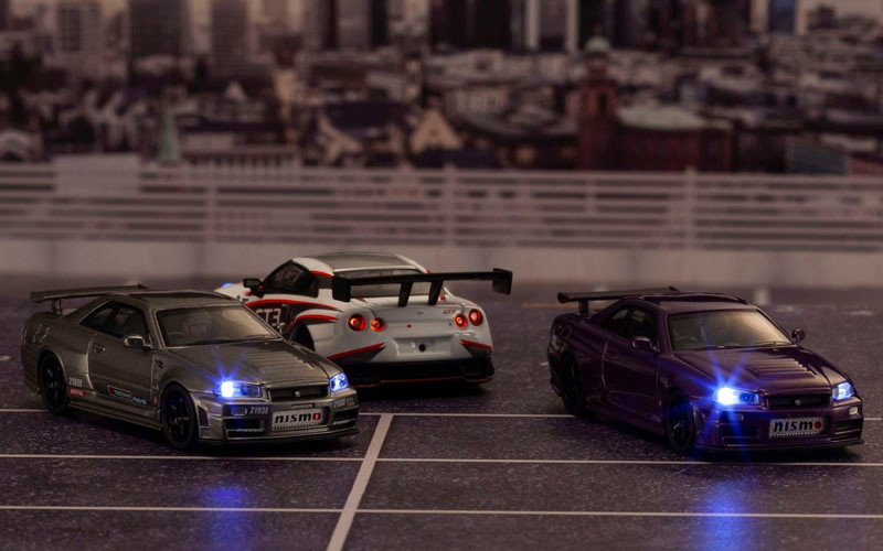 京商　1/64 SKYLINE GT-R34　motnシステム+通常モデル Kyosho 1/64 NISSAN R34 GT-R Nismo MOTN Model Car w/ LED LIGHTS W/ BASE
