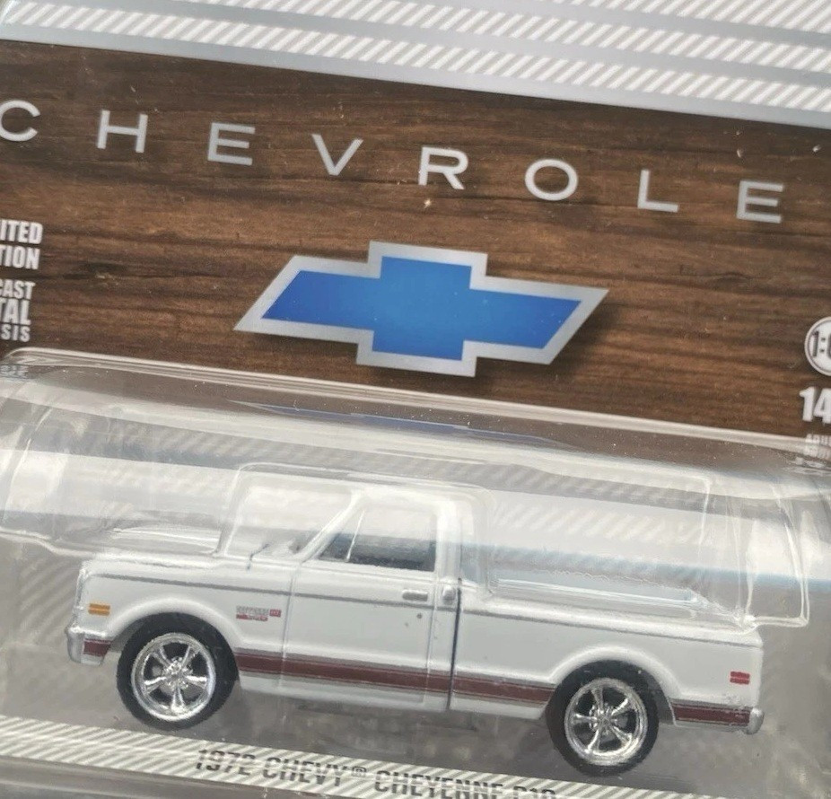 Greenlight 1/64 CHEVY 1972 CHEYENNE C10 Short Bed Pick Up Truck