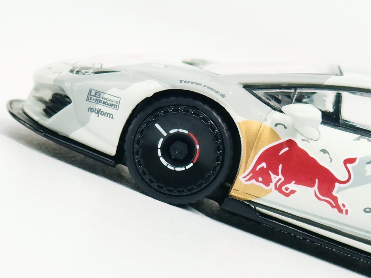 Mini GT 1/64 LAMBORGHINI HURACAN LB Works RED BULL Mad Mike Die