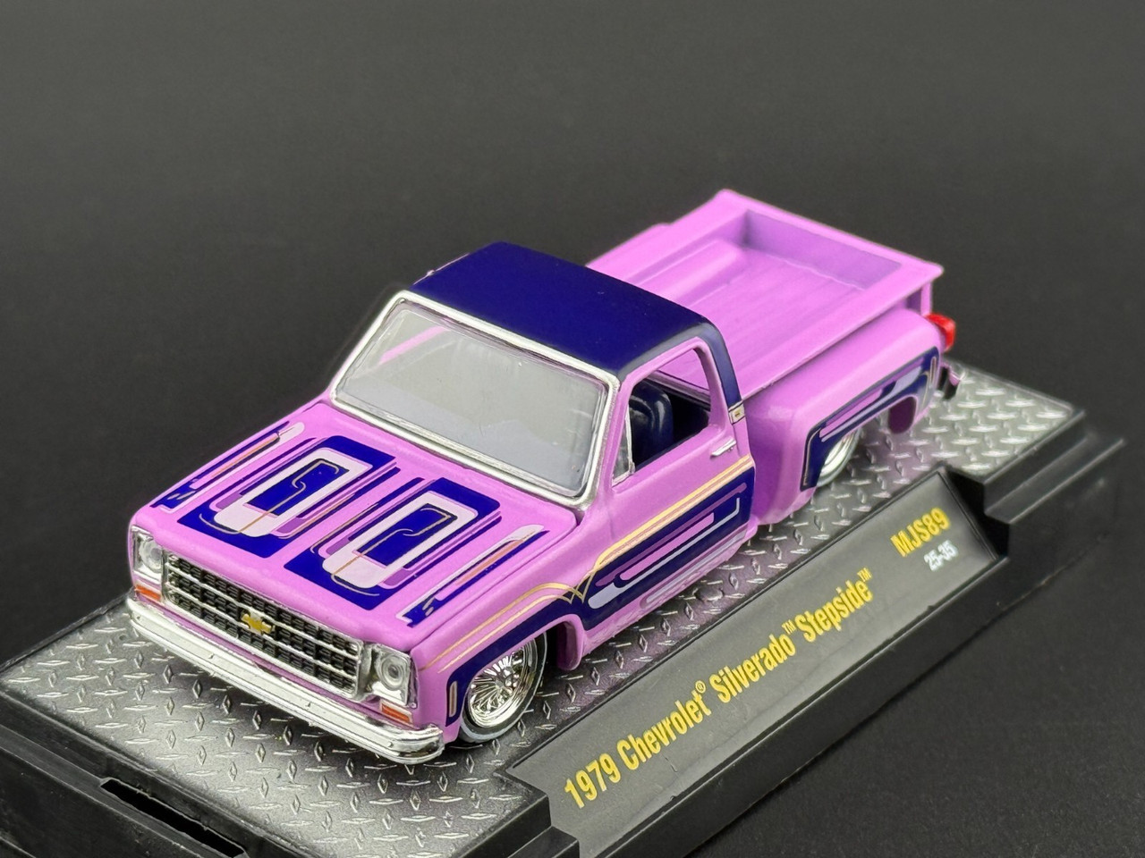 1978 シボレーシルバラードステップサイド・ローライダー パープルチェイスカー M2 1/64 1978 Chevrolet Silverado Stepside Lowrider Die Cast Model