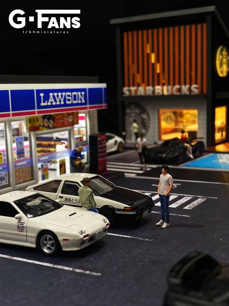 【wansuto】G-FANS 1/64 ジオラマ 模型店　2点セット G Fans 1/64 Diorama LAWSON CONVENIENCE STORE DIORAMA W/ LED #710024