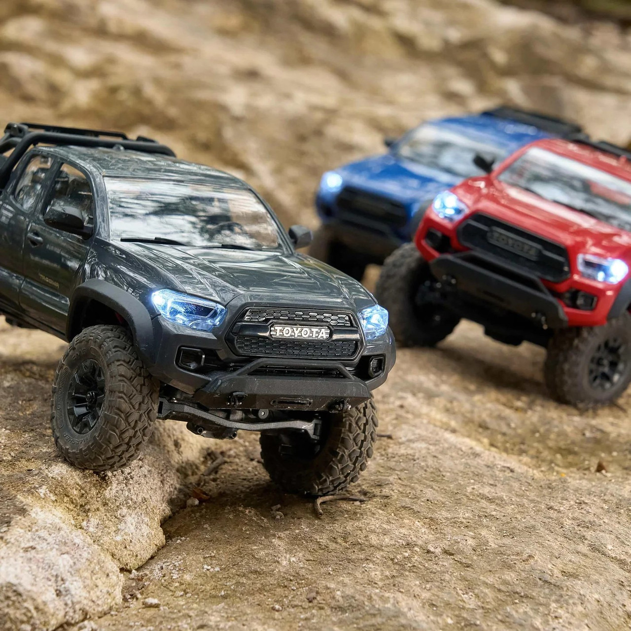 FMS RC 1/24 TOYOTA TACOMA Truck 4X4 2-Speed *RTR* -BLUE-