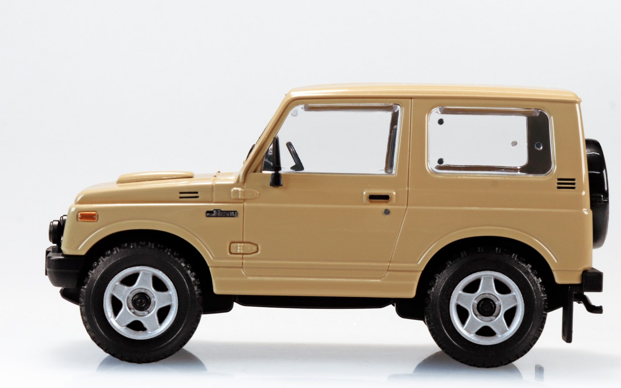 Aoshima 1/32 SUZUKI JIMNY JA11 W/ Custom Wheels Snap Model Kit -KHAKI-