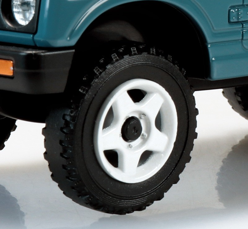 Aoshima 1/32 SUZUKI JIMNY JA11 W/ Custom Wheels Snap Model Kit