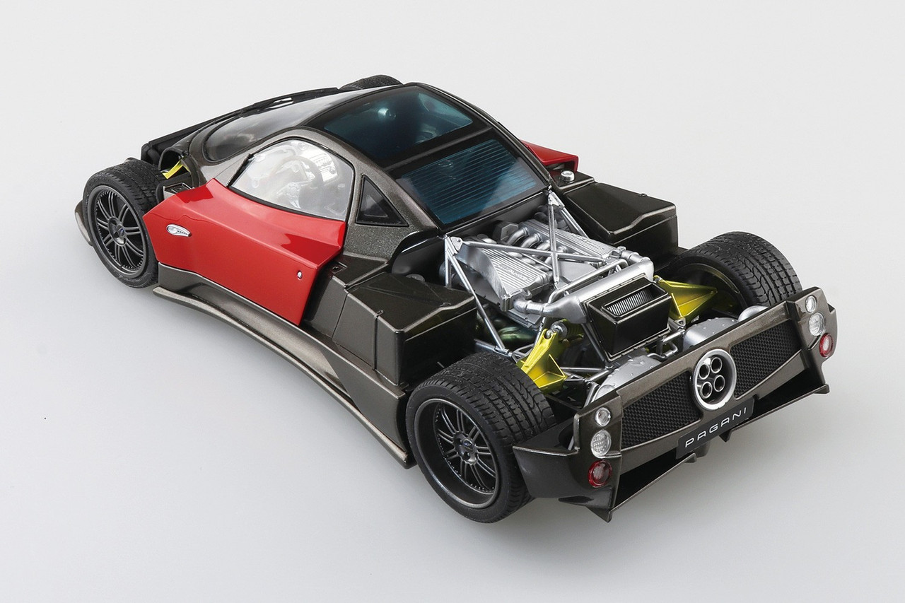 Aoshima 1/24 PAGANI ZONDA F 2005 Plastic Model Kit