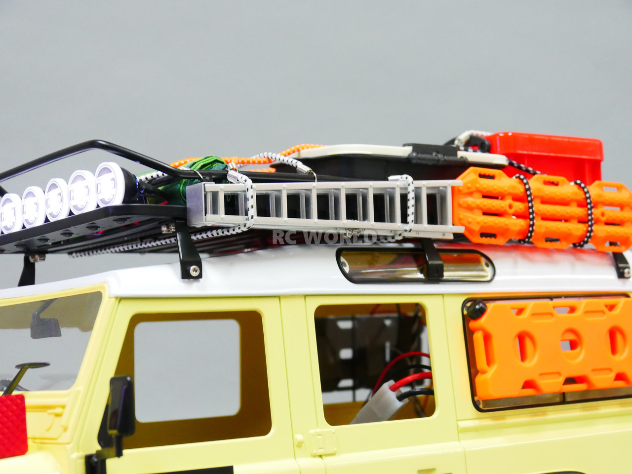 RC4WD 1/10 Land Rover Defender 110 Camel Trophy Truck w/ LED