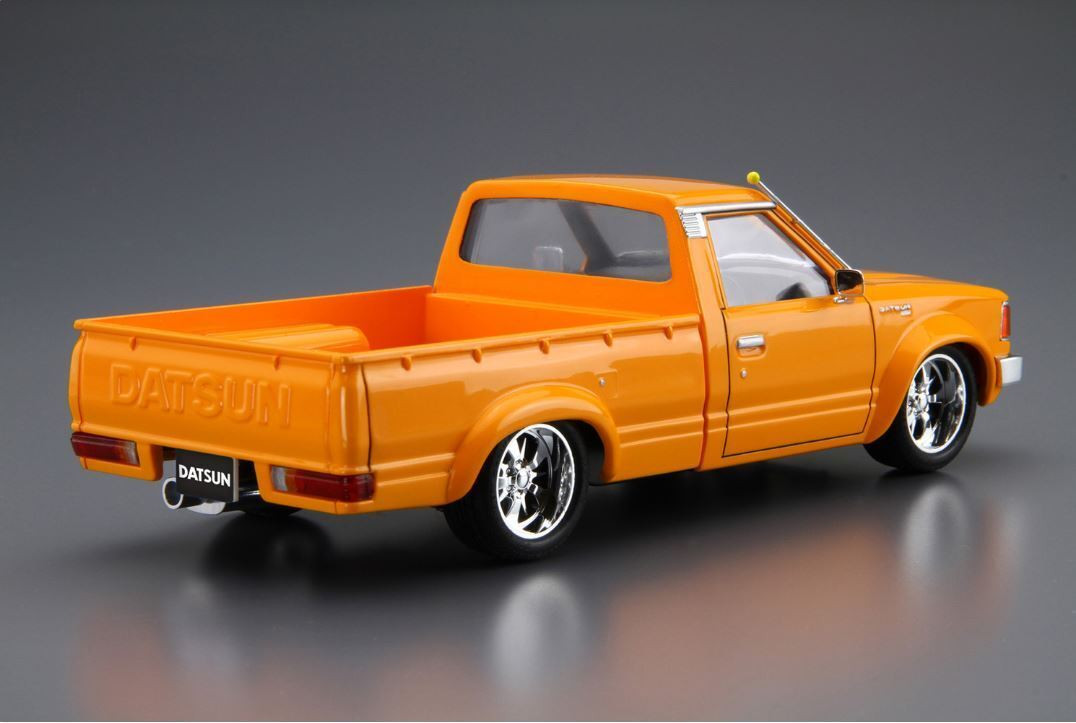 Aoshima 1/24 Datsun Truck Custom 1982 Nissan Pickup Plastic Model Kit