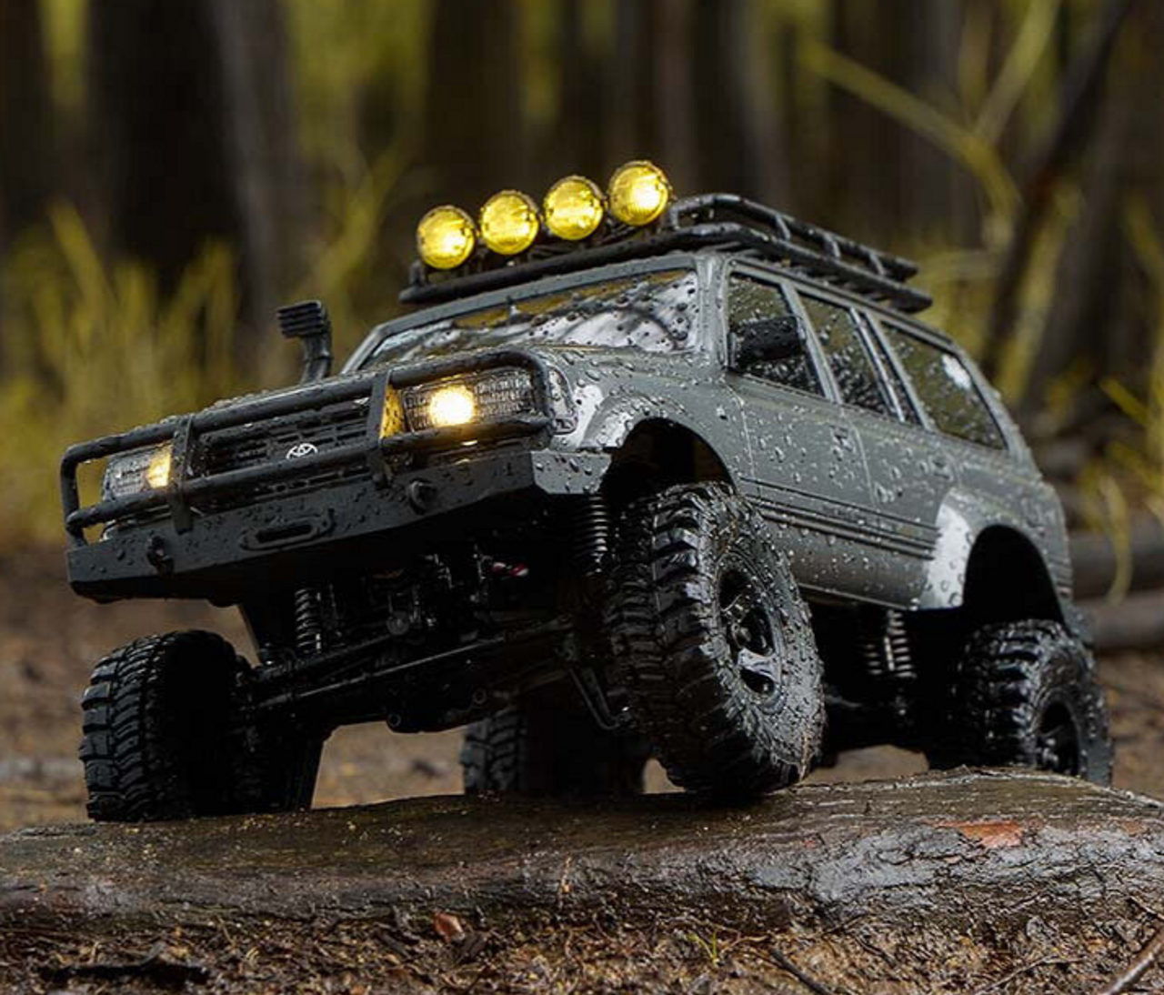 Race Truck 1:18スケール オフロード 4WD 1:18th Scale 2.4G 4WD High Speed Big Foot RC Racing Car OFF