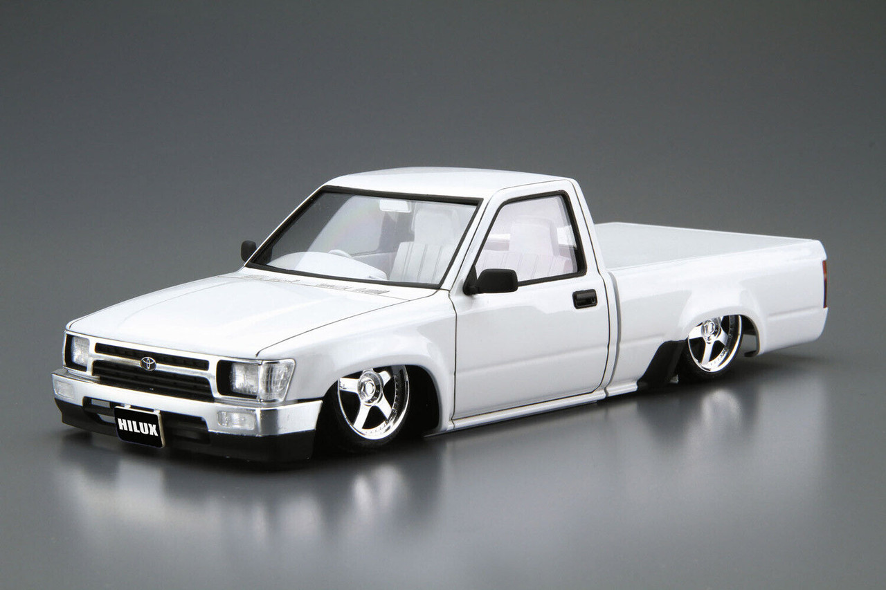 Aoshima 1/24 RN80 Hilux Custom 1985 Toyota Pick Up Plastic Model Kit
