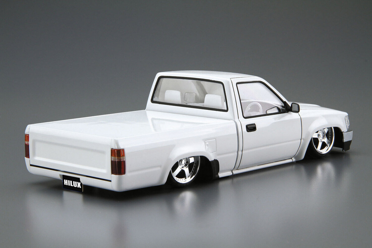 Aoshima 1/24 RN80 Hilux Custom 1985 Toyota Pick Up Plastic Model Kit