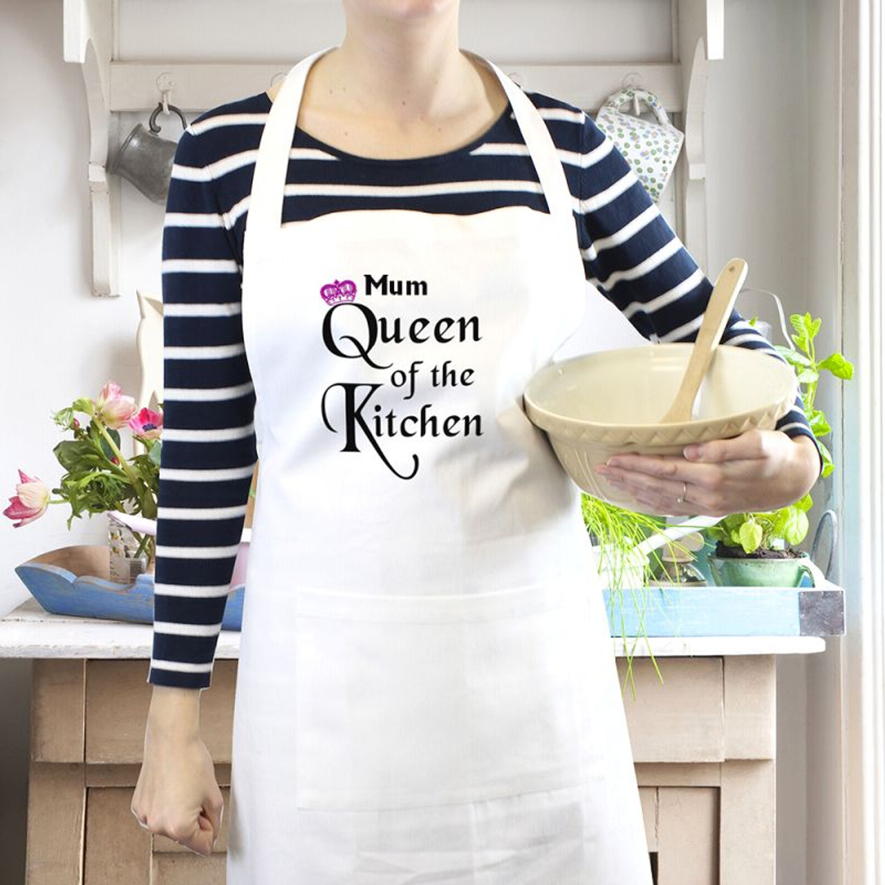 https://cdn11.bigcommerce.com/s-mk8mgl5/images/stencil/1280x1280/products/295/8008/Personalised_Queen_of_the_Kitchen_Apron_for_Mum__25609.1645012555.jpg?c=2