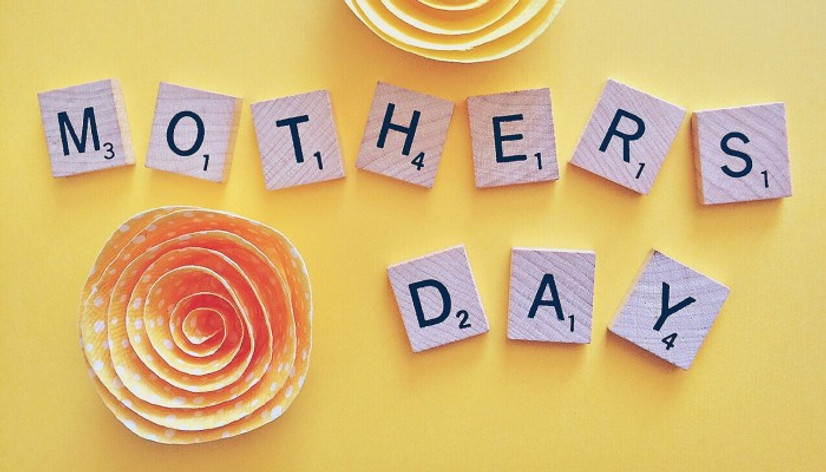 Mother's Day Gift Guide & Free Mother's Day Printables