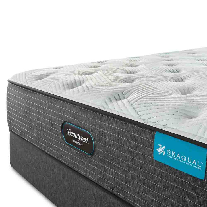 close up of mattress with beautyrest tag