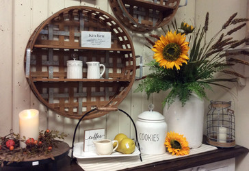 Creating a Warm and Inviting Ambiance with Farmhouse Home Décor