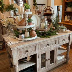 Essential Elements of Farmhouse Home Décor for a Cozy and Chic Look Essential Elements of Farmhouse Home Décor for a Cozy and Chic Look