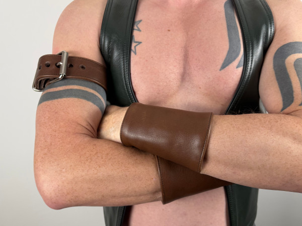 Brown Leather Bicep Strap With D-Ring – Custom Size