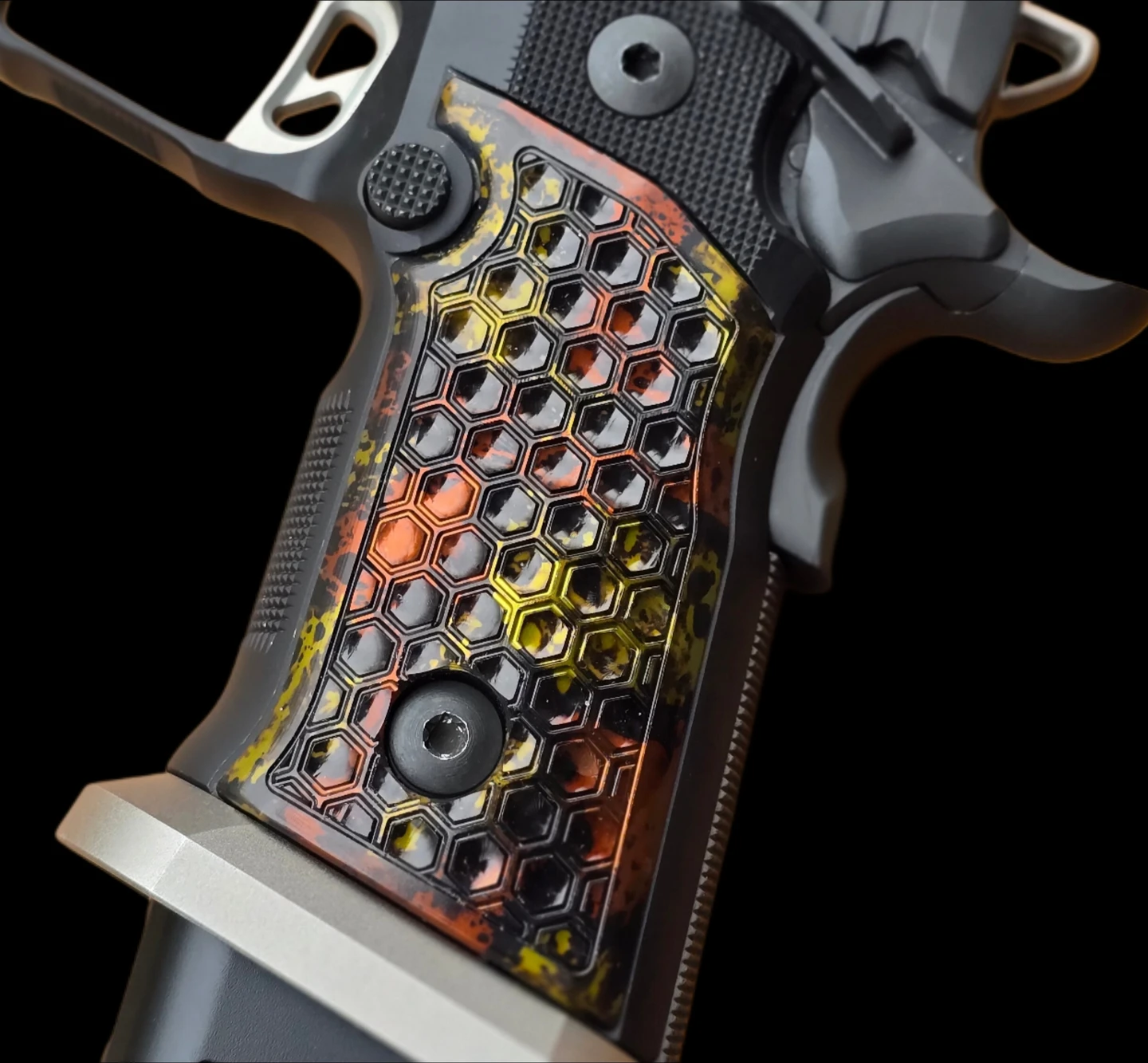 Close up of Vytal Kraken grips in Color Case on a SIG P211