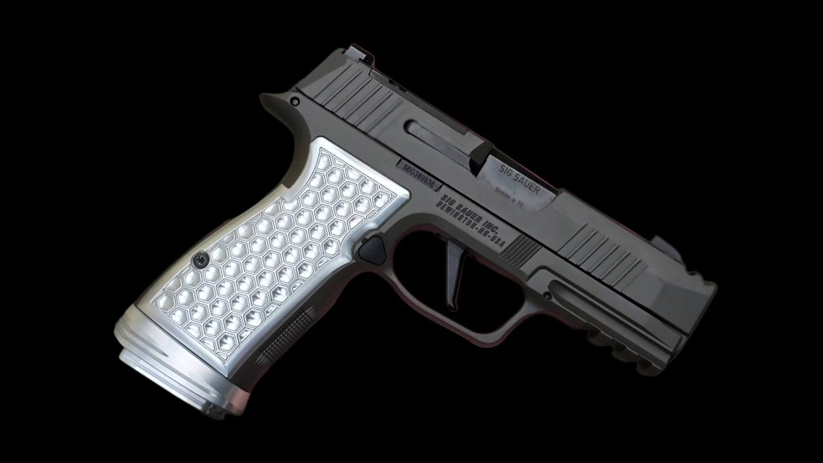 SIG P365 AXG with Vytal Kraken grips, matching basepad and magwell in Silver