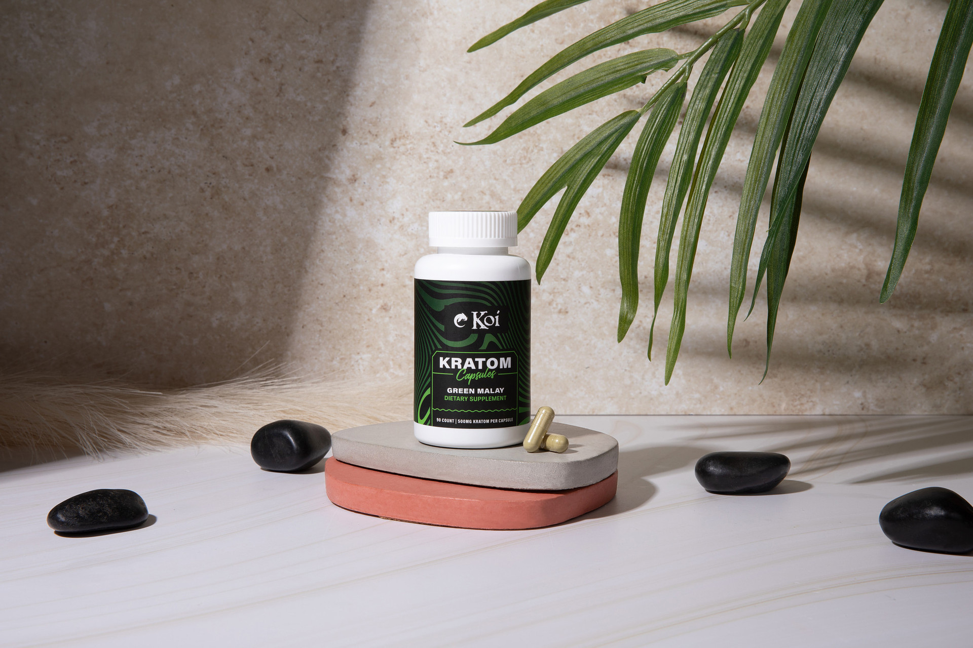 Red vs. Green Kratom: Differences, Benefits, and Which is Right for You