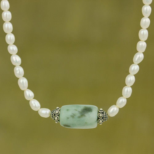 Handcrafted Pearl and Jade Necklace 'Touch of Life'