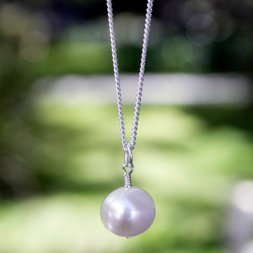 White Pearl Necklace 'Radiant Purity'