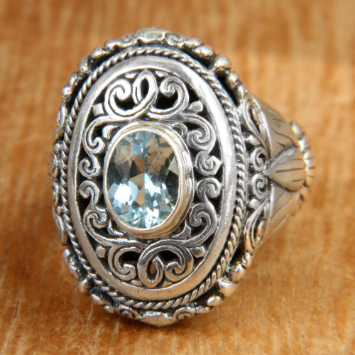 1.5 Carat Blue Topaz Cocktail Ring in Sterling Silver 'Island Blue'