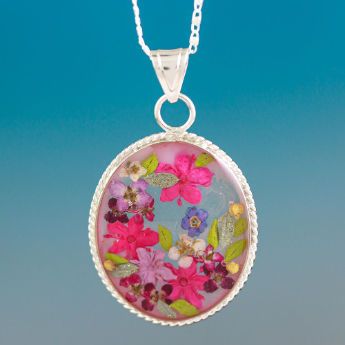 Old Fashioned Pendant Necklace with Pink Flowers in Resin 'Antique Rose'