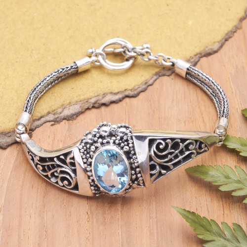 Traditional Pendant Bracelet with Faceted 6-Carat Blue Topaz 'Penglipuran's Treasure'