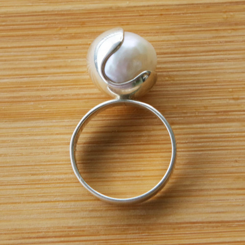 950 Silver and Cultured Pearl Ring 'Captive Beauty'