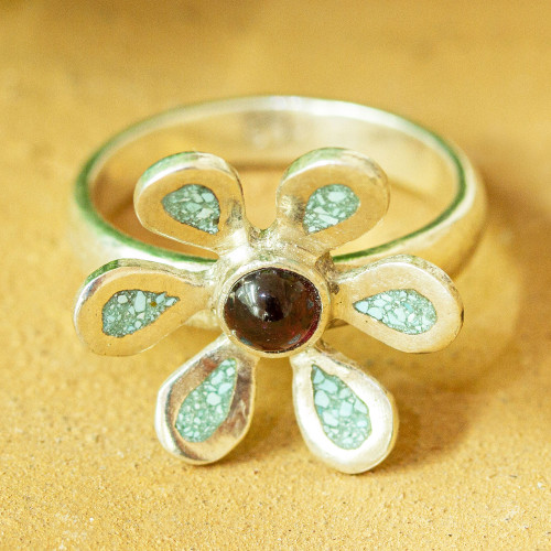 Flower Ring with Garnet 'Flower Gem'