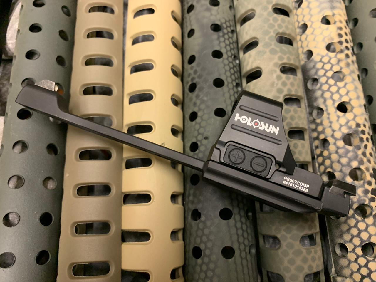 MOSSBERG 500 Co Witness Rifle Sights + Integrated HOLOSUN 507 COMP