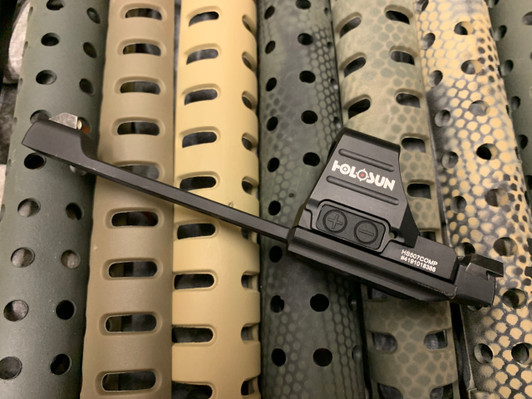 MOSSBERG 500 Co Witness Rifle Sights + Integrated HOLOSUN 507 COMP BIG WINDOW Red MRS Reticle MOSSBERG 500 Co Witness Rifle Sights + Integrated HOLOSUN 507 COMP BIG WINDOW Red MRS Reticle