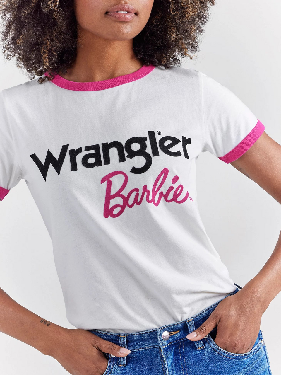 【BELLIALEU】Ribbon logo half tee Pink BARBIE LOGO PINK RINGER 112344847 WRANGLER
